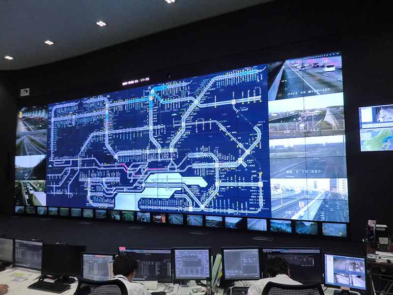 岩槻道路管制センター 交通管制部門 大型ディスプレイの画像