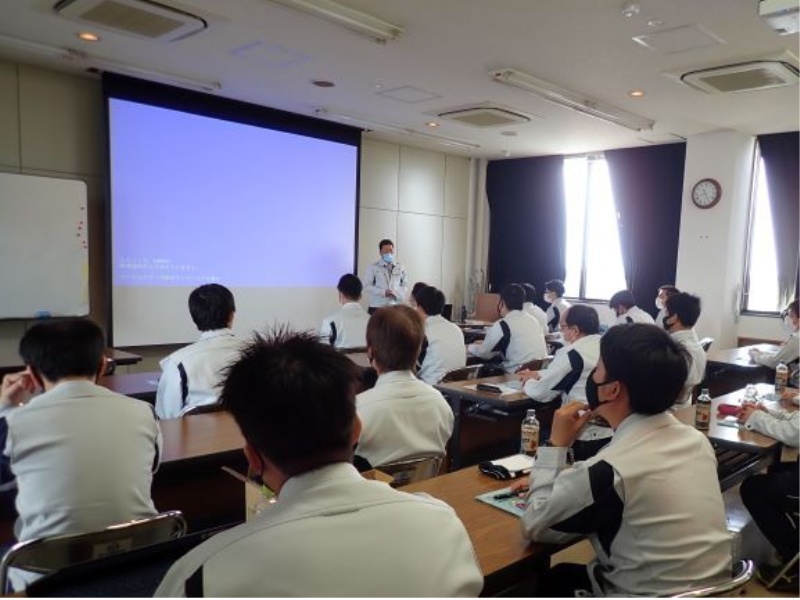 安全室02 安全に関する講習会も随時開催し 無事故無災害を目指します！の画像