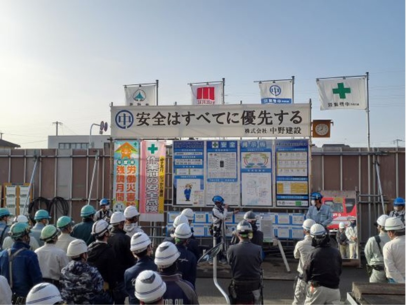 建築現場04 朝礼・昼礼・終礼 を実施し 本日の工事内容について伝達、報告を行います。の画像