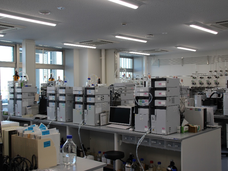 機器室（HPLC）の画像