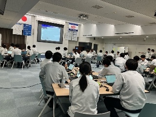 新入社員研修の様子紹介の画像