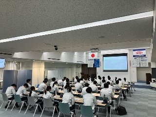 新入社員研修の様子紹介の画像